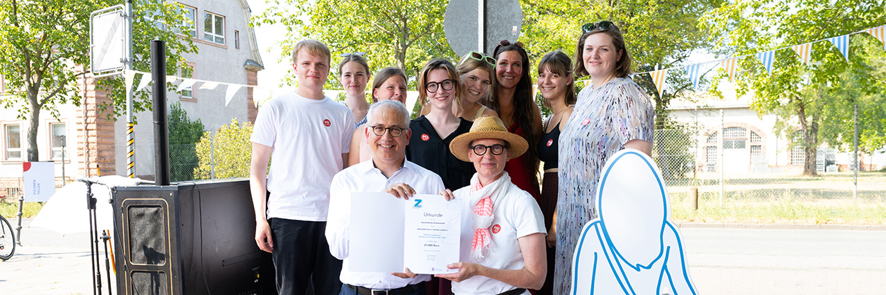 Gruppenbild mit Prof. Mensing und Wirtschaftsminister Al-Wazir
