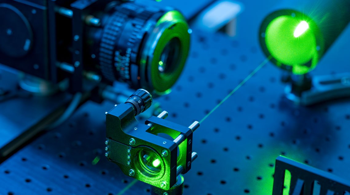 Ein grüner Laser in der Nahaufnahme