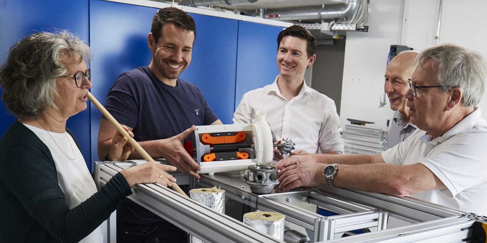 Gruppenfoto im Labor am Fachbereich MK