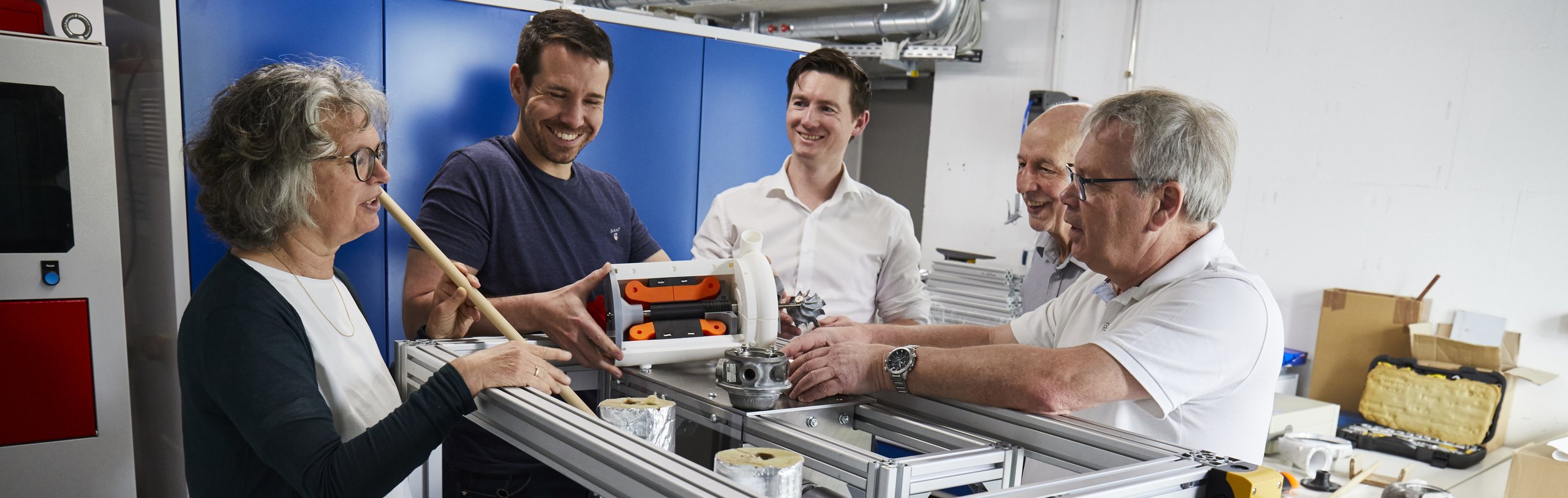 Die fünf Mitglieder des h_da-Turbinen-Teams im Labor