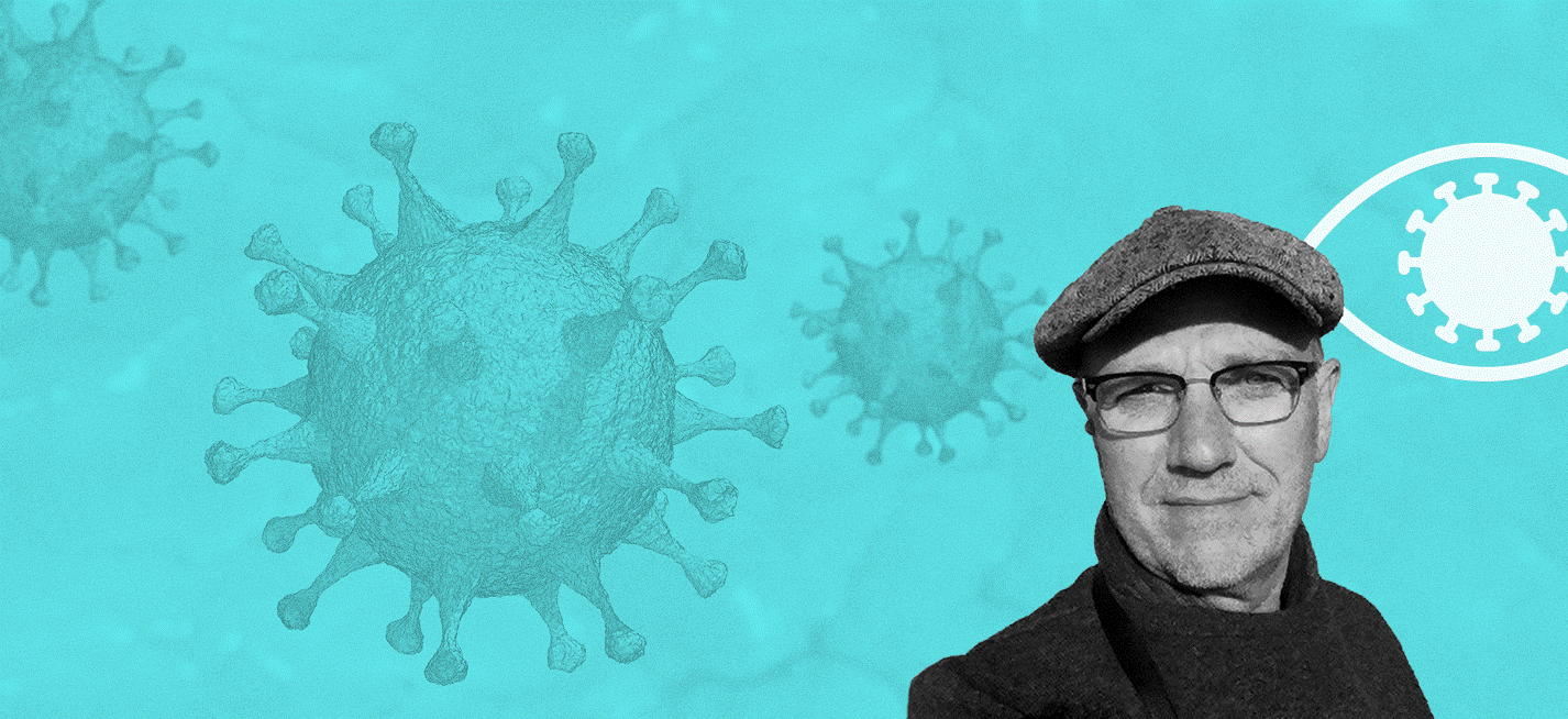 Portrait von Professor Michael Kerstgens vor hellblauem Hintergrund