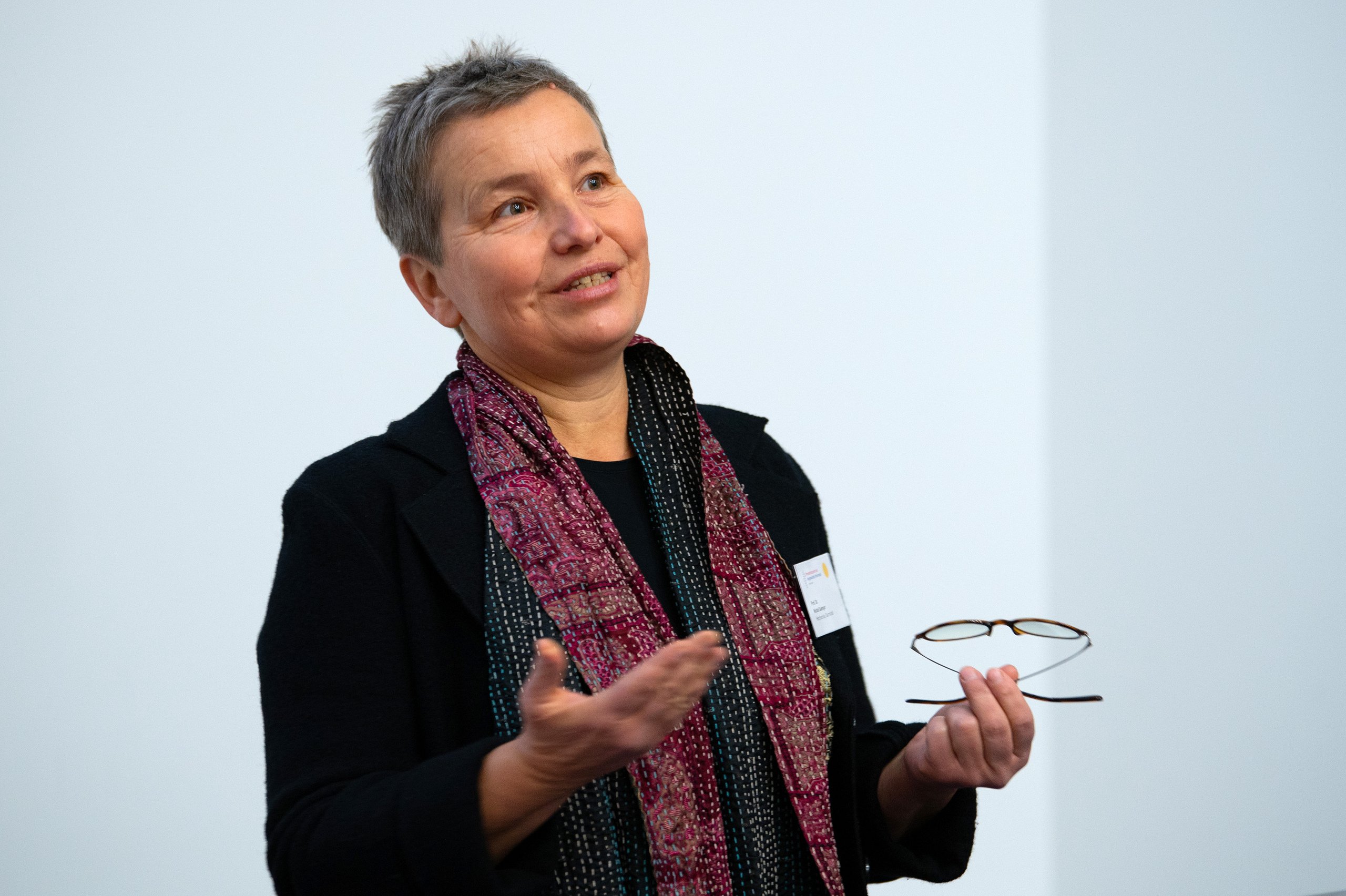 h_da-Vizepräsidentin am Rednerpult bei einem Vortrag anlässlich der Infotages des PZAI
