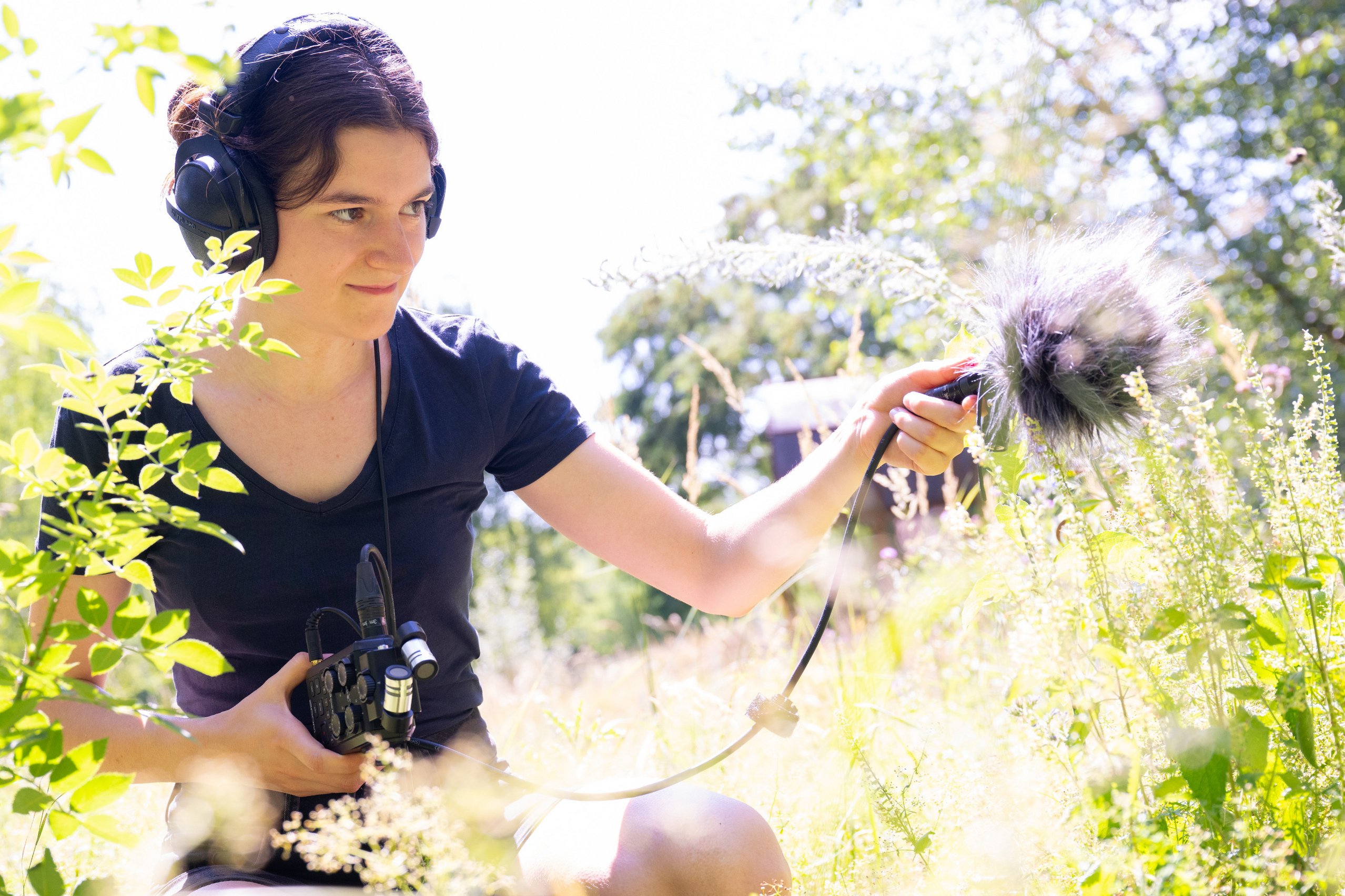 Maira Weeke ist Insekten und Vögeln auf der Spur 