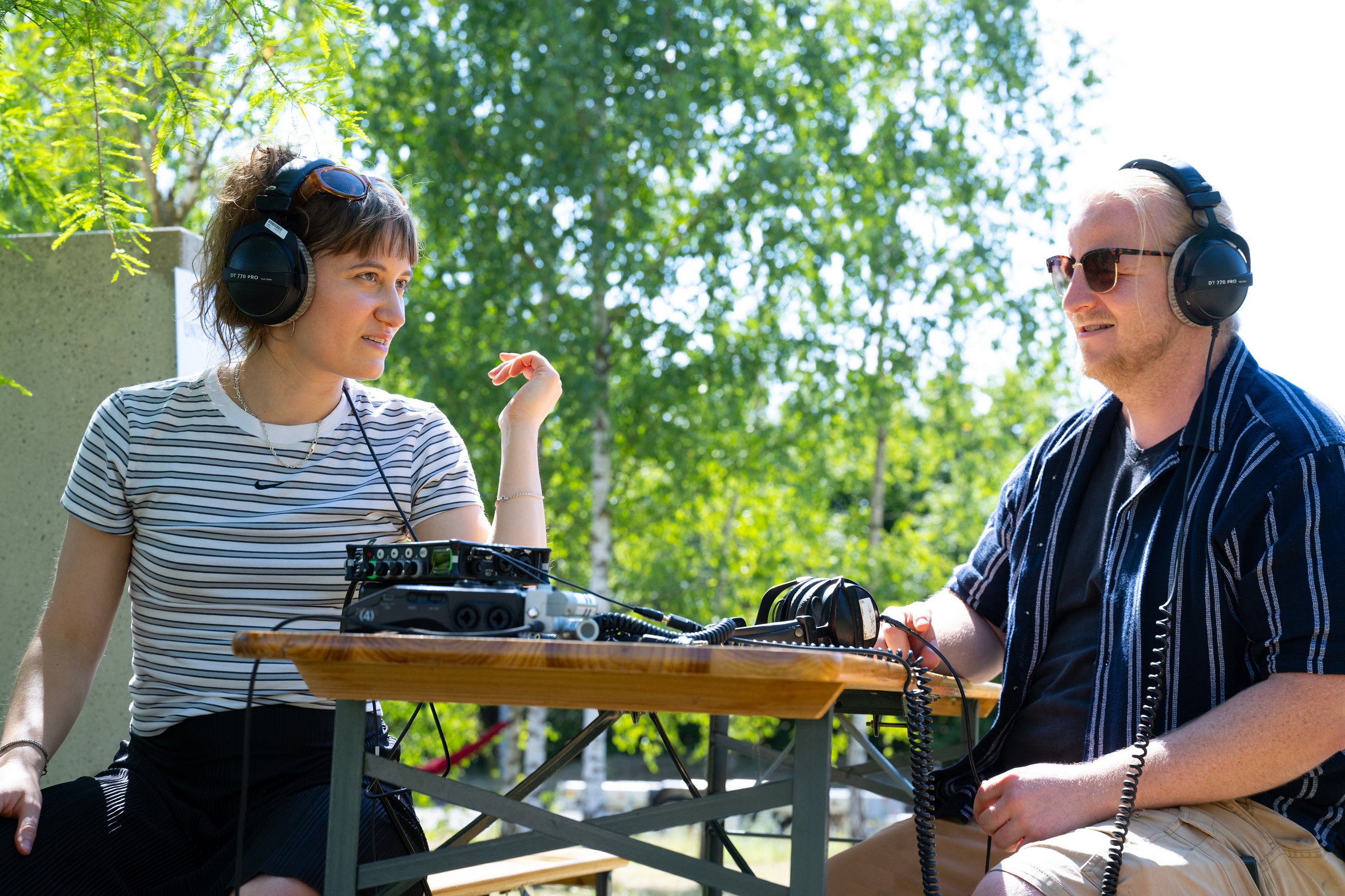 Elisabeth Klingenberg mit einem Hörgast der Unterwasserstation