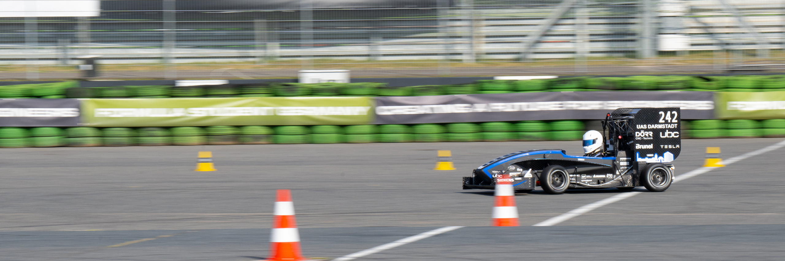 Fastda-Rennwagen auf der Rennstrecke